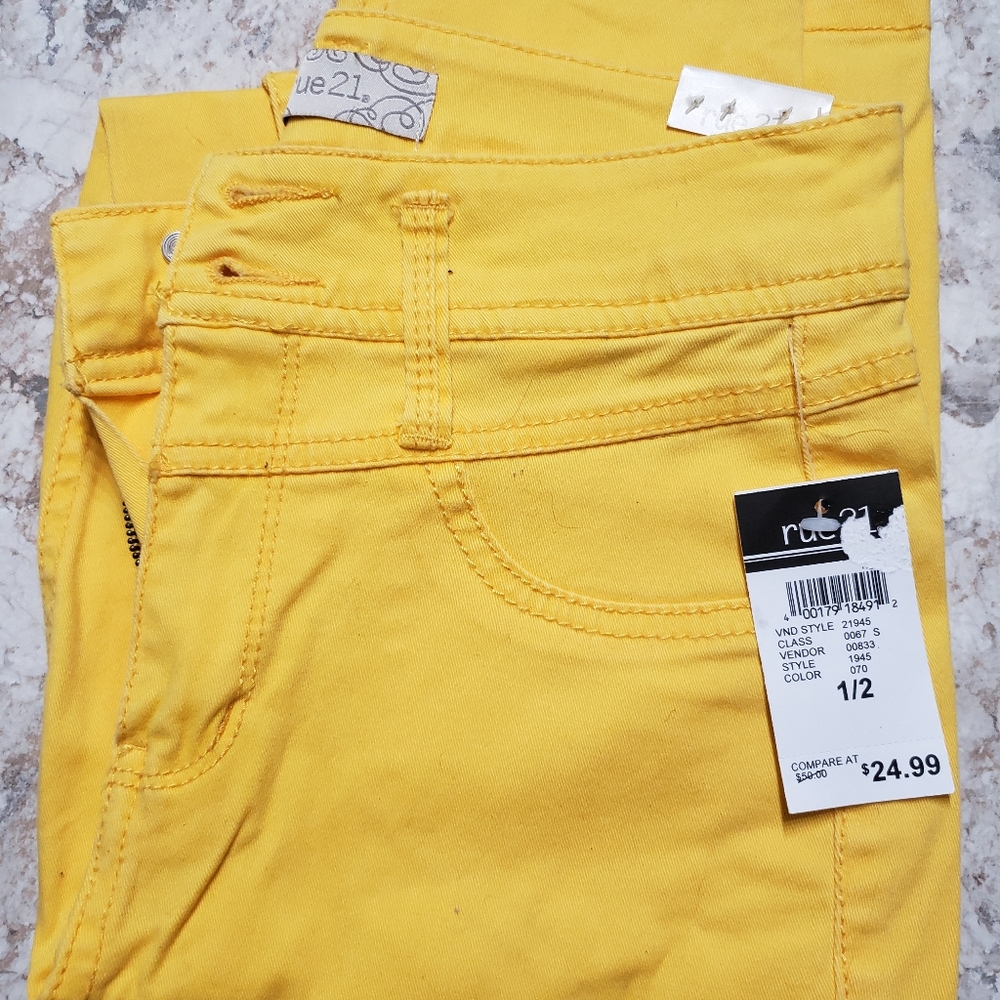Yellow skinny jeans